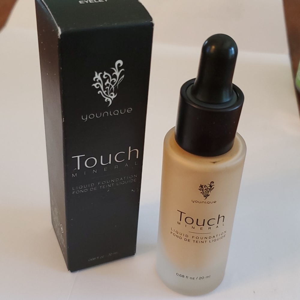 Younique Touch Mineral Liquid foundation